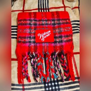 Victoria's Secret Scarf. NWT.New with tags
